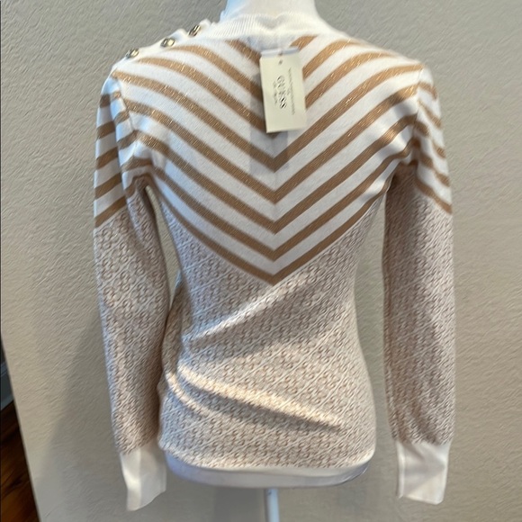 Elegant Chevron and Patterned Knit Sweater - Picture 4 of 6